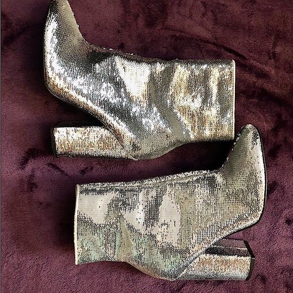 Kendall + Kylie Sequin Silver Booties - Picture 3 of 10